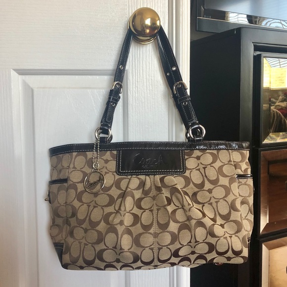 COACH HANDBAG - Picture 1 of 8